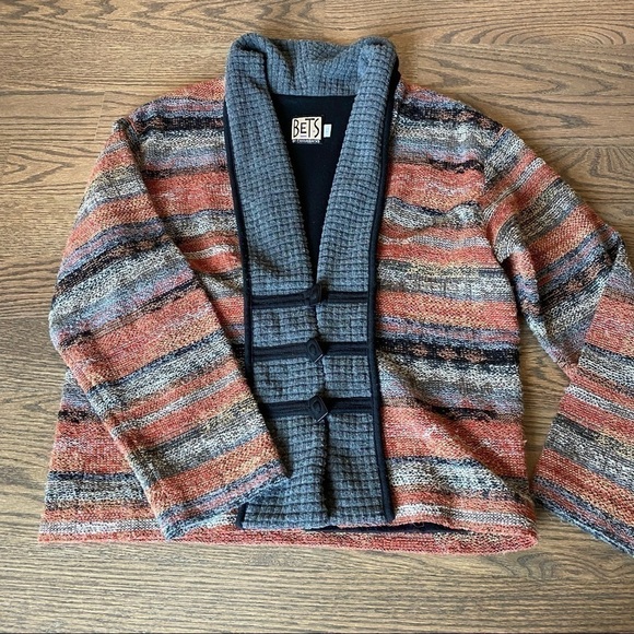 Super cute BOHO sweater 3 button and loop - Picture 3 of 11